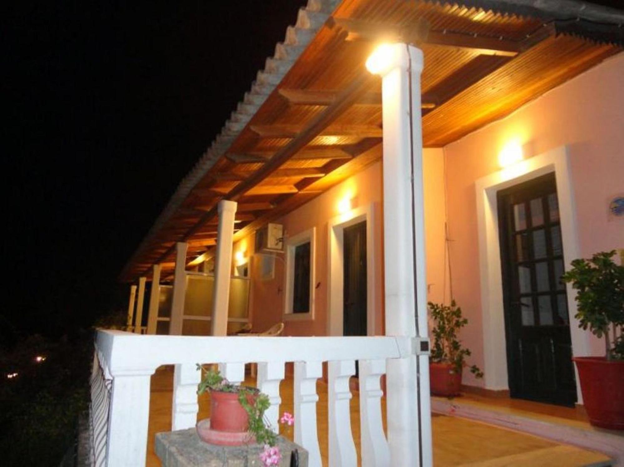 פאלאוקסטריצה Anthimos Rooms מראה חיצוני תמונה